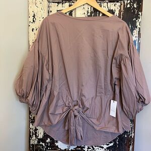 Women’s NWT Active USA Front tie Taupe Blouse w balloon sleeves. Size L.